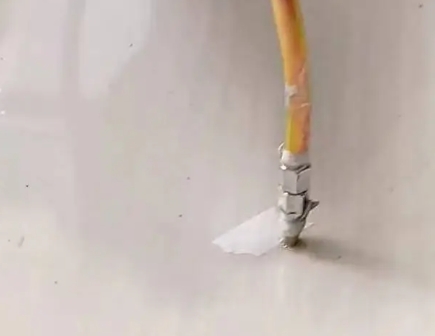 秀英瓷砖空鼓维修公司专业解答在瓷砖铺贴过程中，如果使用的砂料过粗（如全部使用了粗砂），可能会导致以下问题