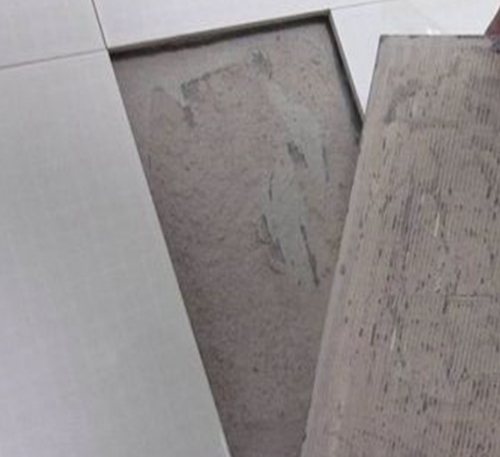 秀英瓷砖空鼓维修公司分享瓷砖铺贴时如果打浆（即涂抹在瓷砖背面和基层上的砂浆或瓷砖胶）过少，会带来以下问题